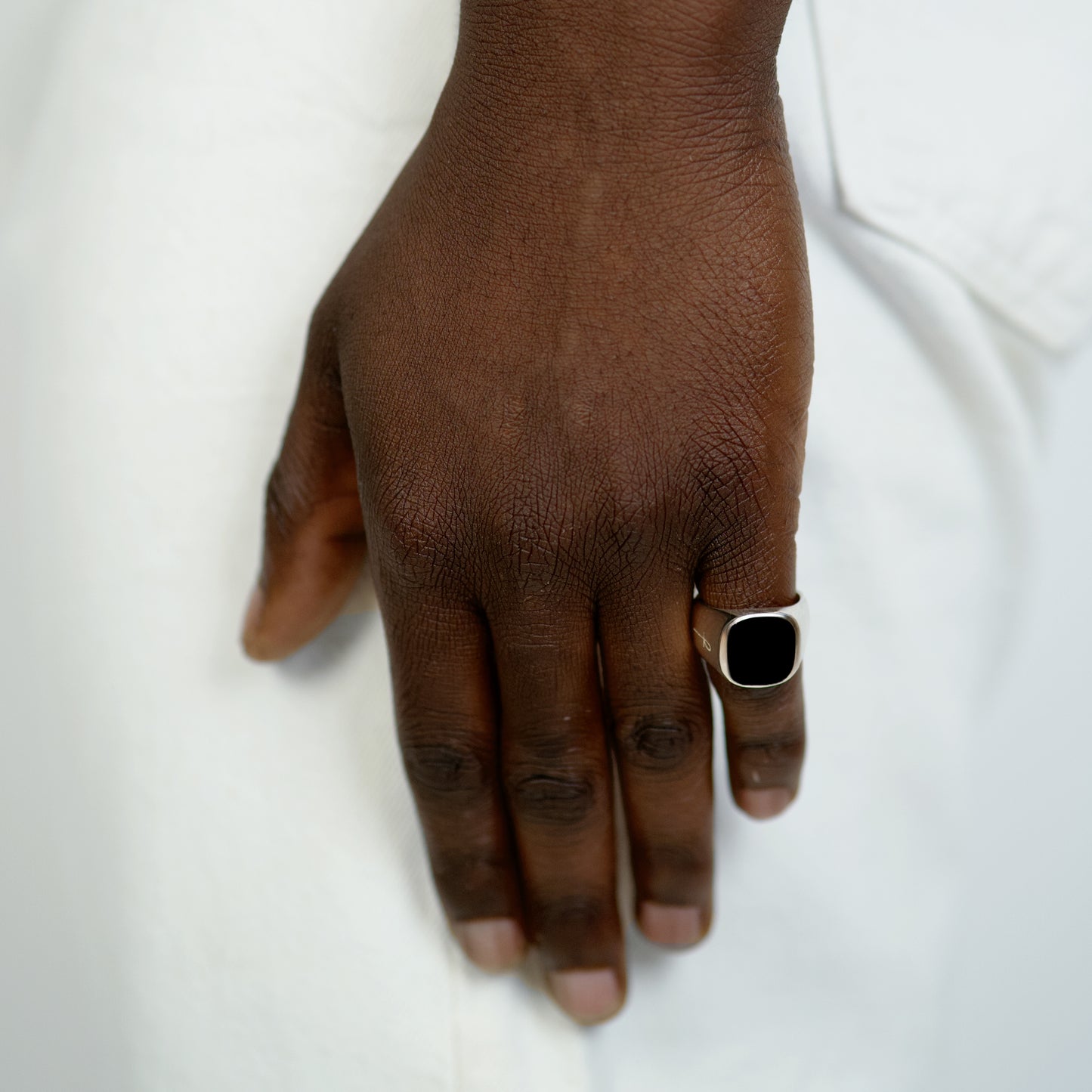 BLACK ONYX SIGNET GOLD (S)
