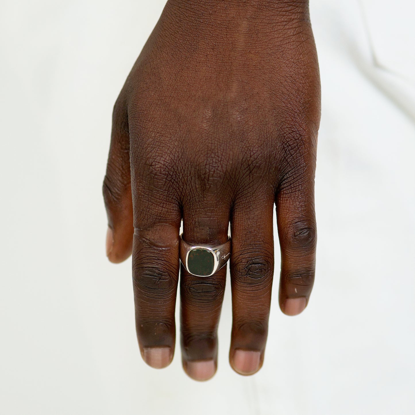 GREEN BLOODSTONE SIGNET GOLD (S)
