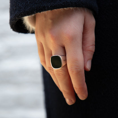 ONYX SQUARE SIGNET