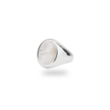 SILVER JAMESTOWN MOTHER OF PEARL OVAL STONE RING