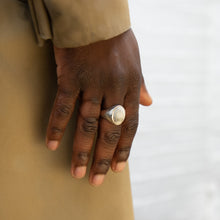 SILVER JAMESTOWN WHITE HOWLITE OVAL STONE RING