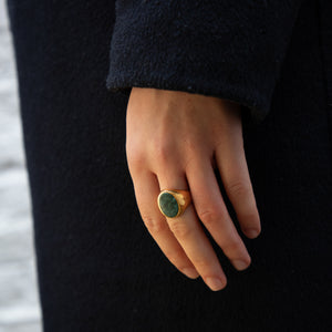 GOLD JAMESTOWN GREEN BLOODSTONE OVAL STONE RING