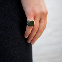 GOLD JAMESTOWN GREEN BLOODSTONE SQUARE STONE RING